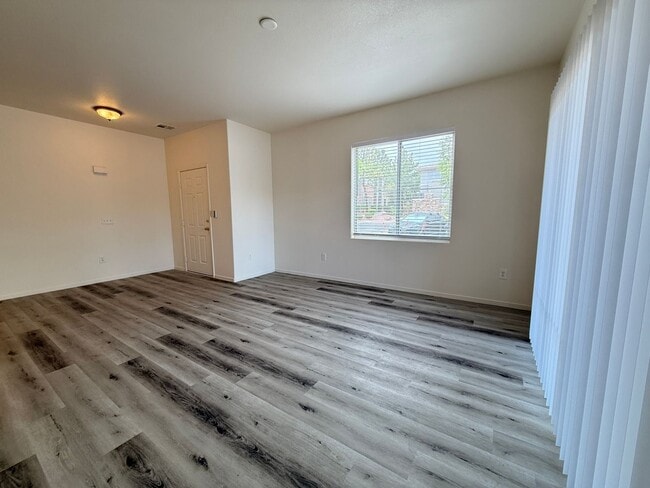 Building Photo - 813 Peachy Canyon Cir