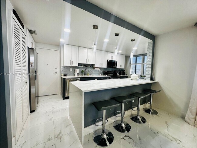 Building Photo - 1501 S Ocean Dr