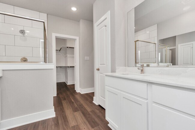 Building Photo - The Live Oak – Where Comfort Meets Conveni...