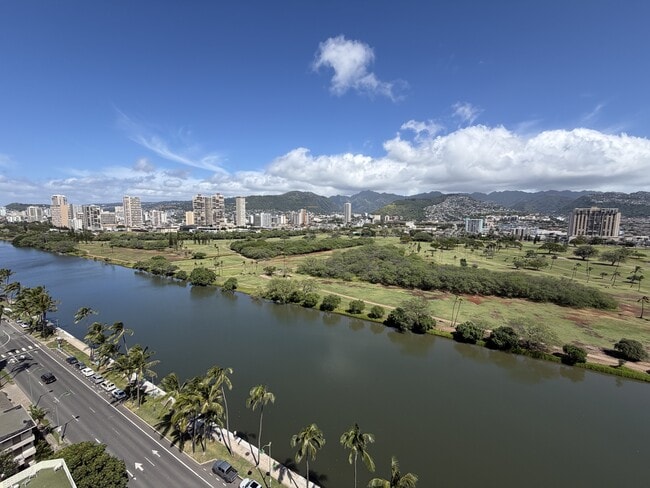 Building Photo - 2421 Ala Wai Blvd