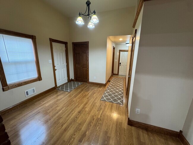 Building Photo - 1406 Shelby St