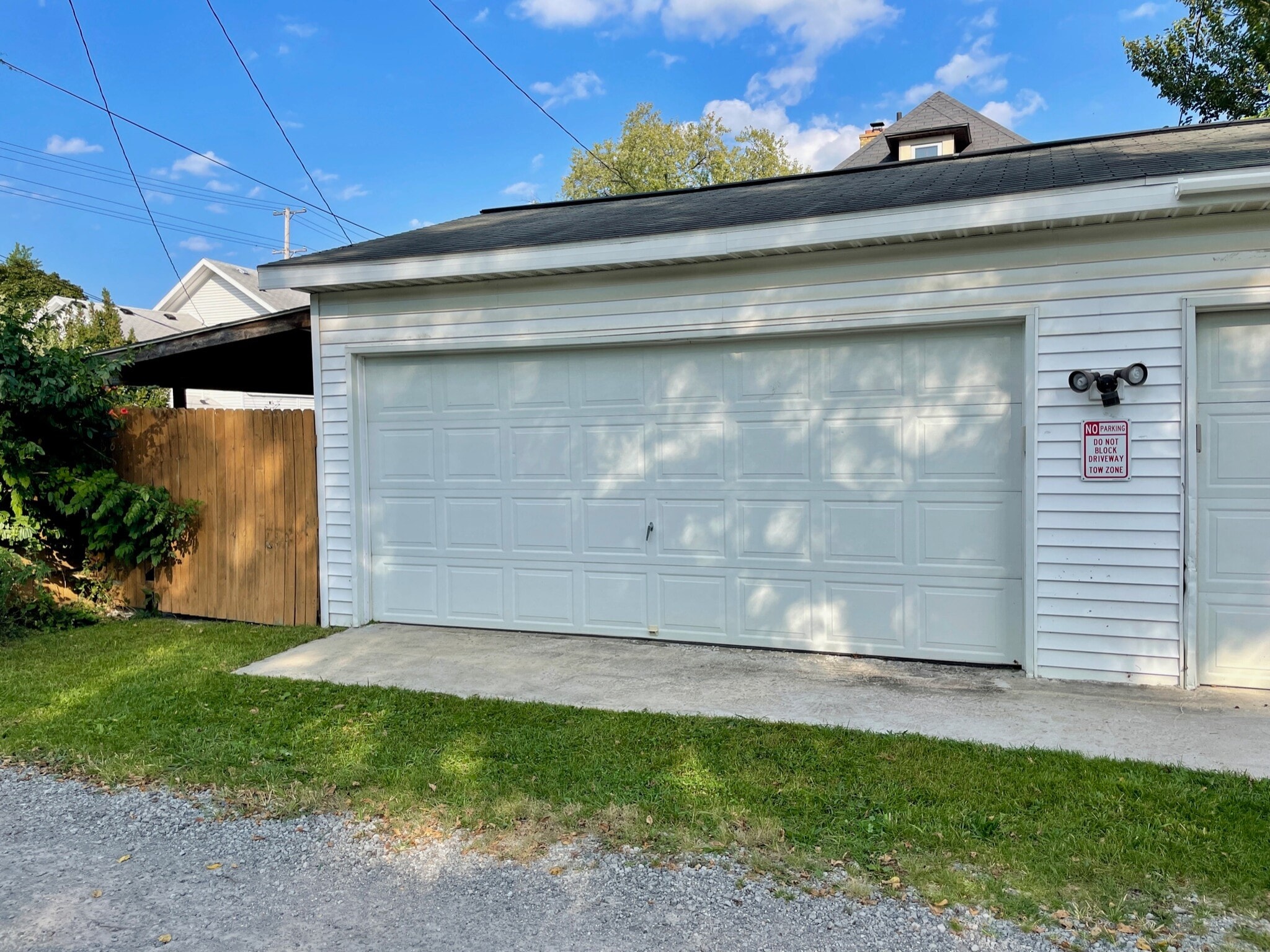 2 stall heated garage - 735 Livingston Ave NE