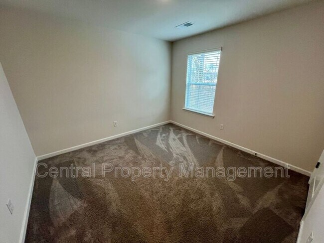 Building Photo - 534 Evaleigh St