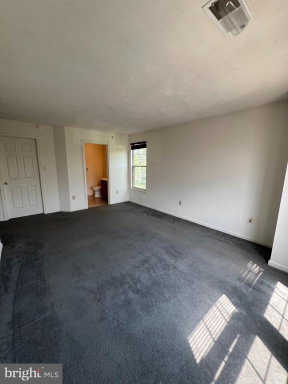 Building Photo - 5660 Wade Ct