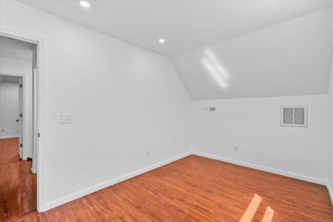 Building Photo - 120 Arcaro Dr