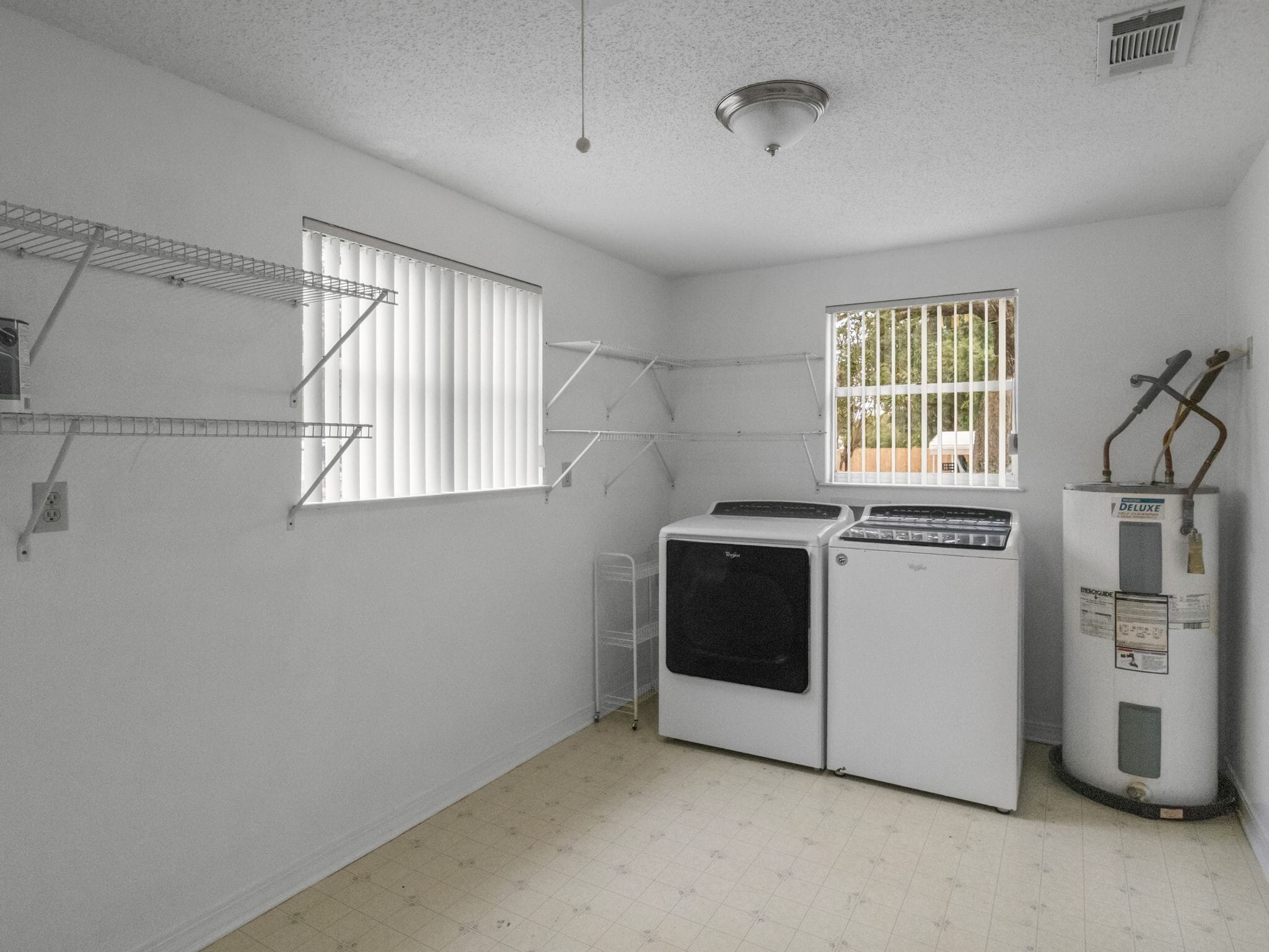 Building Photo - 1572 Cedar St