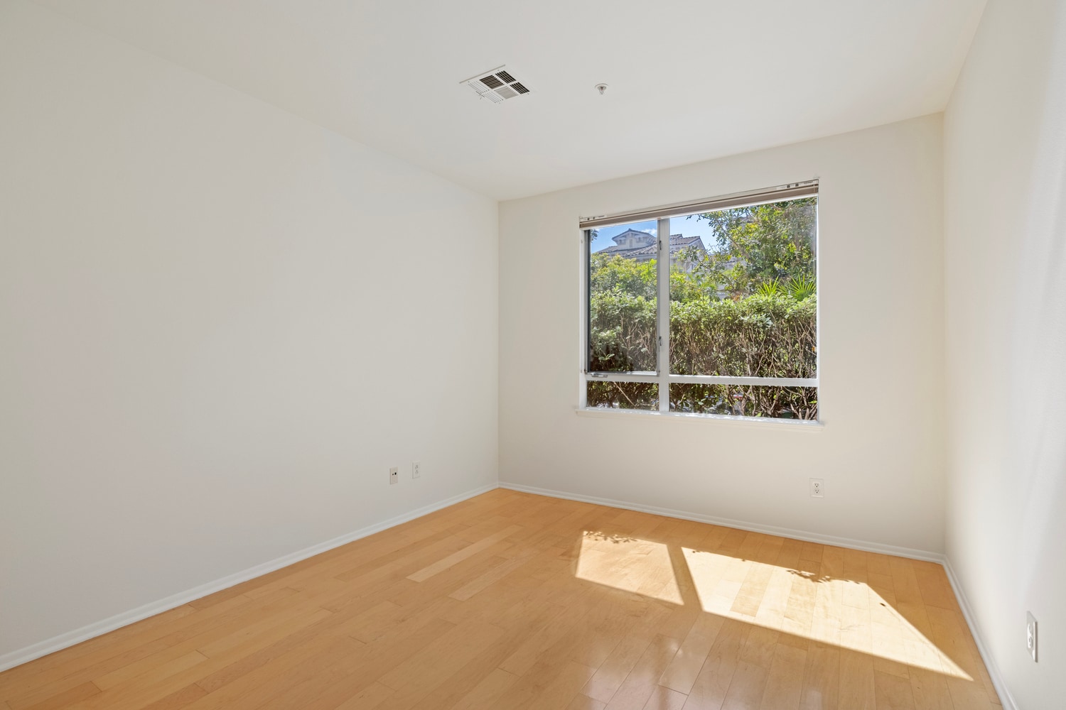 Building Photo - 6400 Crescent Park E