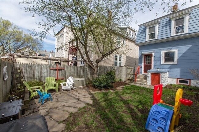 Building Photo - 330 Lowell St