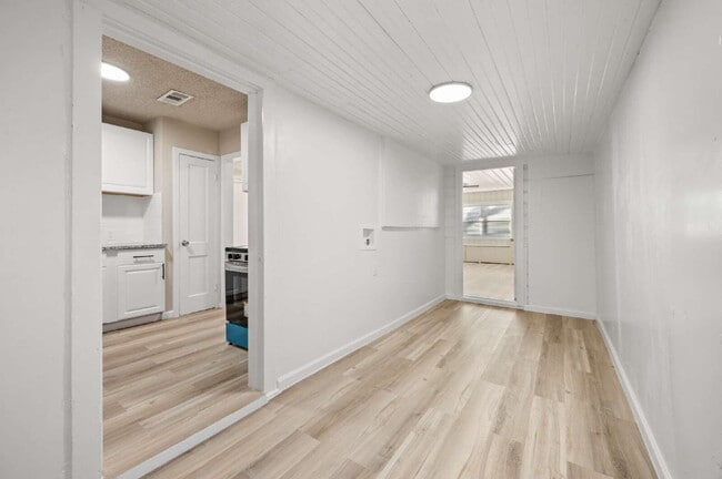 Building Photo - "Updated 4-Bedroom Gem in Fort Worth – Close to all things Ft Worth!"