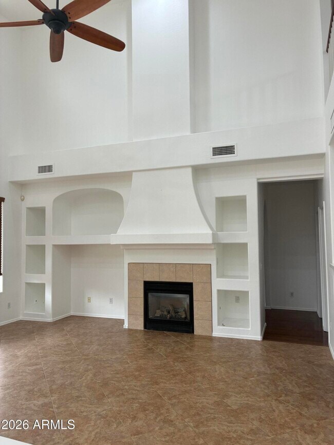 Building Photo - 2741 W Redwood Ln