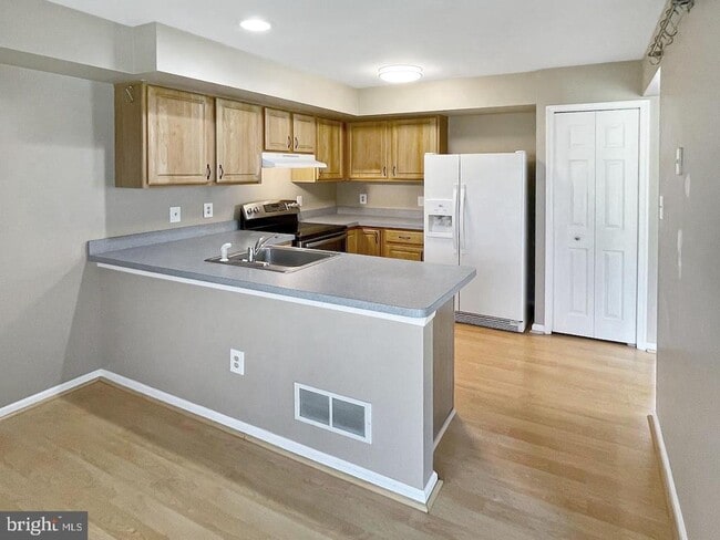 Building Photo - 310 Deer Run Ct