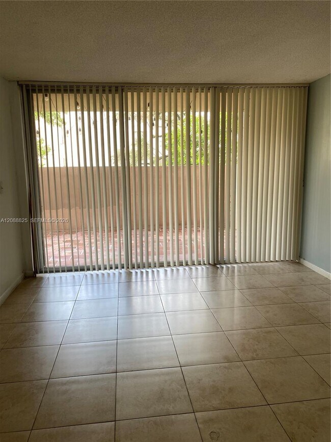Building Photo - 10625 SW 112th Ave