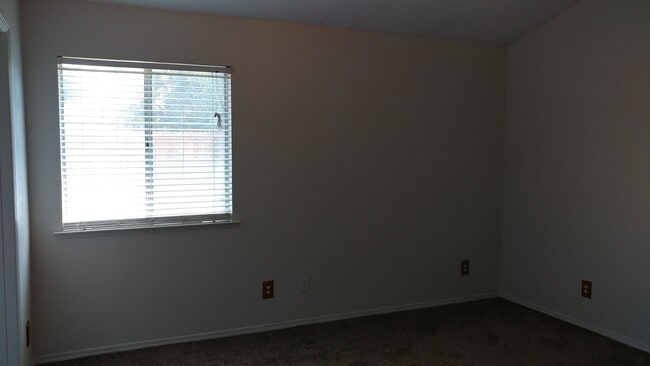 Building Photo - Big backyard on this NW home, Central Unif...