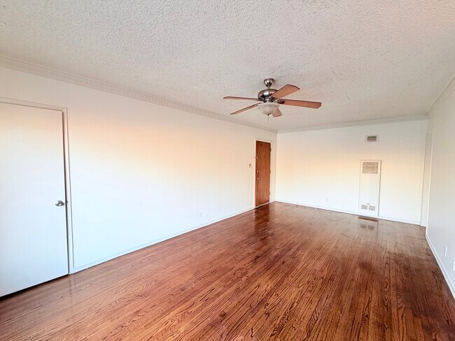 Building Photo - 5707 Virginia Ave