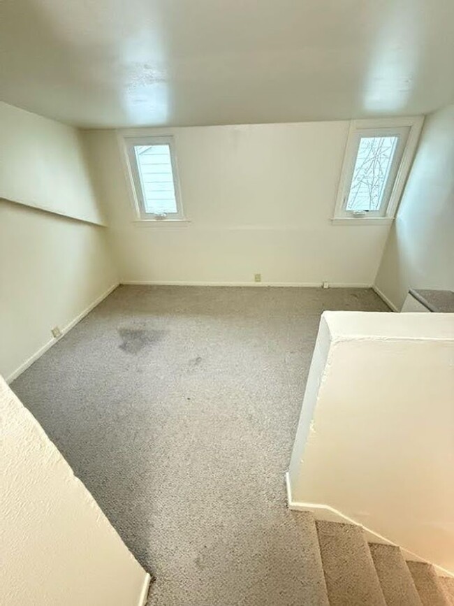 Building Photo - Charming 2-Bedroom Home Large Rumpus Room,...