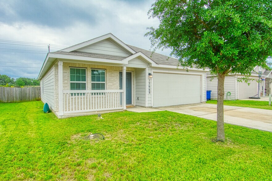 Building Photo - 12668 Saverne Way
