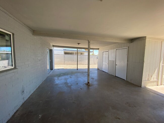 Building Photo - Charming 2 Bedroom, 1 Bathroom with private carport