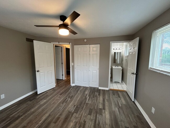 Building Photo - 3 Bedroom House