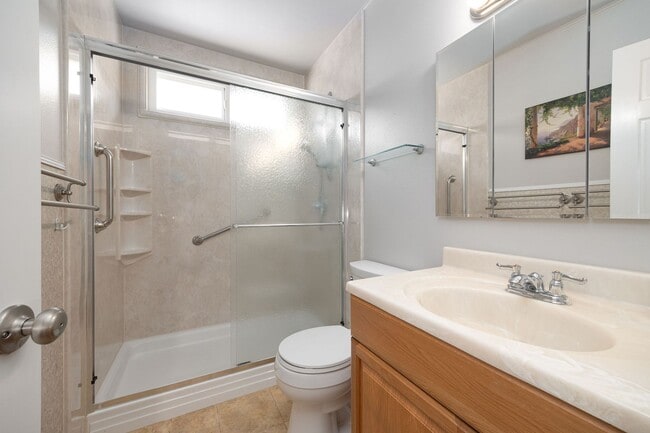 Building Photo - Quaint and Quiet 2-Bedroom 55+ Home with G...