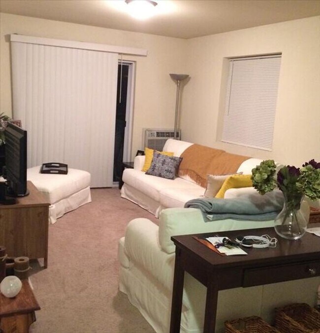 Interior Photo - 3875 S. Clement Ave