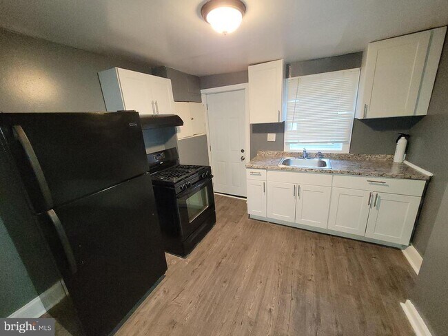 Building Photo - 505 Archer St