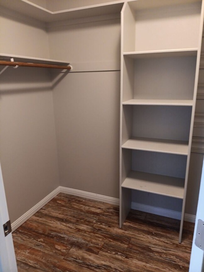 Building Photo - 3 Bedroom, 2.5 Bathroom Home! Schedule a Showing!