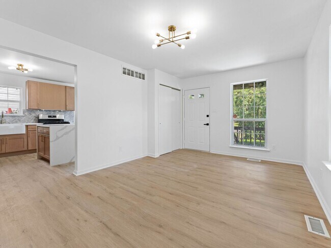 Building Photo - Fully Renovated 3-Bedroom Home with Designer Kitchen, Large Deck & Central Air in Pennsauken