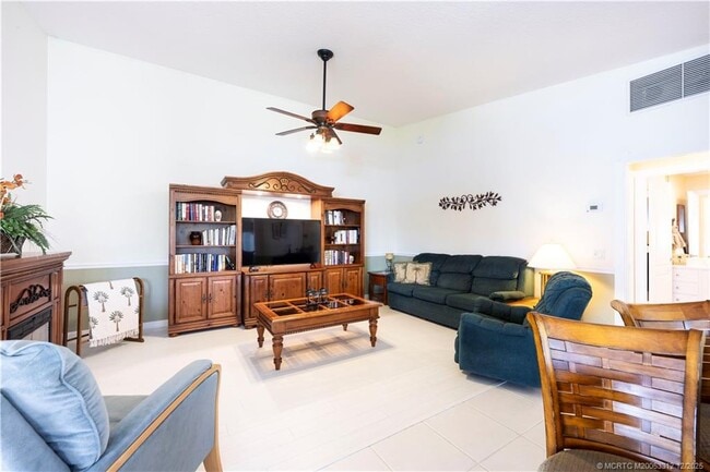 Building Photo - 9293 SE Hawks Nest Ct