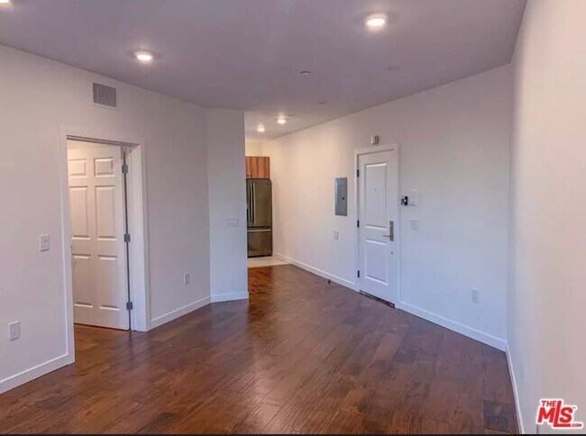 Building Photo - 5537 La Mirada Ave