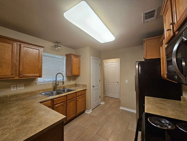 Building Photo - Beautiful Craftsman-Style Home in the Heart of Pensacola