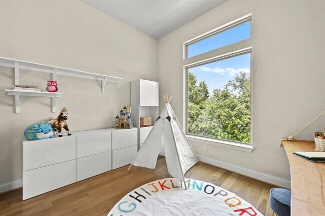 Building Photo - 216 Vista Village Cove