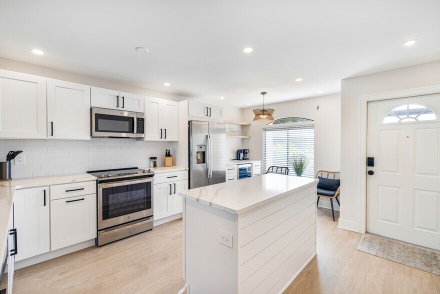 Building Photo - 16440 Kelly Cove Dr
