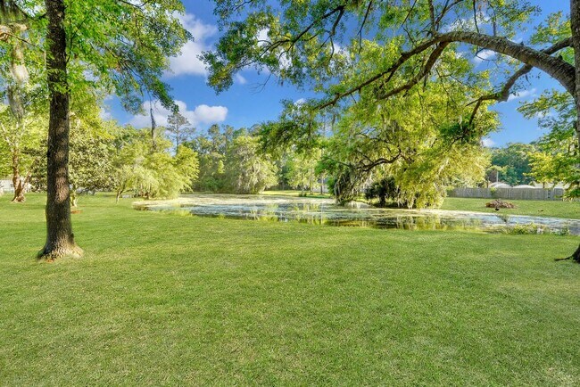 Building Photo - Richmond Hill Beauty: 4-Bedroom Home with Stunning Lagoon Views!