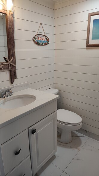 Building Photo - 9940 S Ocean Dr