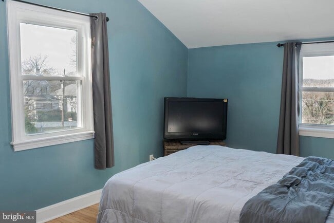 Building Photo - 209 Elm Ave