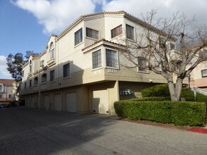 Building Photo - 2 Bedroom + Loft Condo for Rent in Canyon Country!