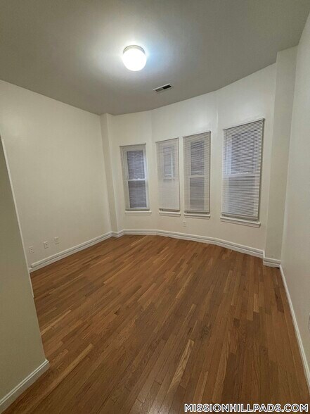 Building Photo - 1460 Tremont St