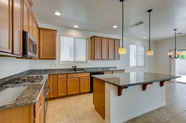 Building Photo - Gorgeous one story 4 bedroom 2 Bathroom Ho...