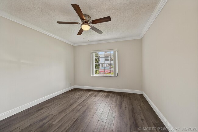 Building Photo - 6447 Bay Club Dr