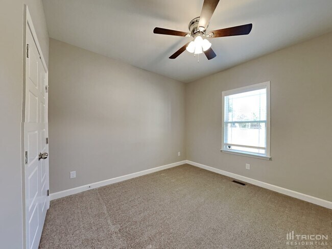 Building Photo - 512 Poplar Bend Dr