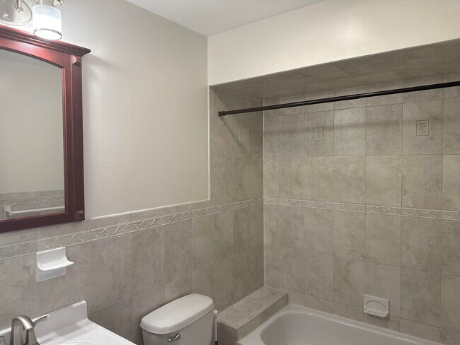 Building Photo - 2024 Grand Ave