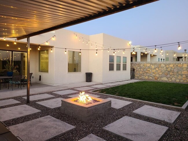 Building Photo - 13432 Emerald Rose Ct