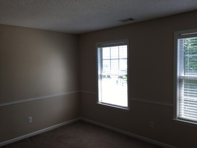 Building Photo - 1671 Heyford Cir NW