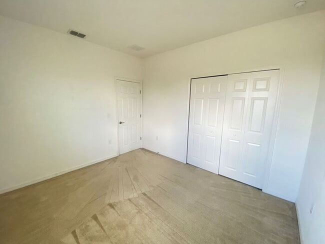 Building Photo - Carlisle Grand-120 Seville Dr Davenport, F...