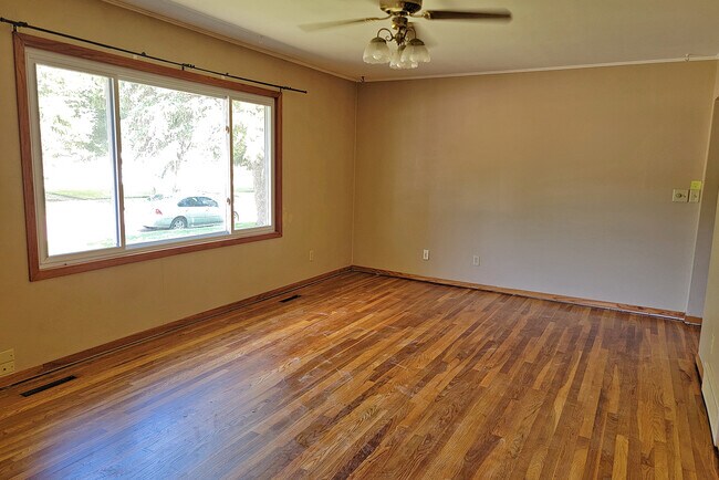 Building Photo - 1808 Dakota St