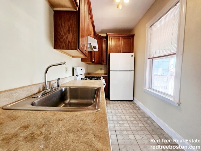 Building Photo - 243 Callender St