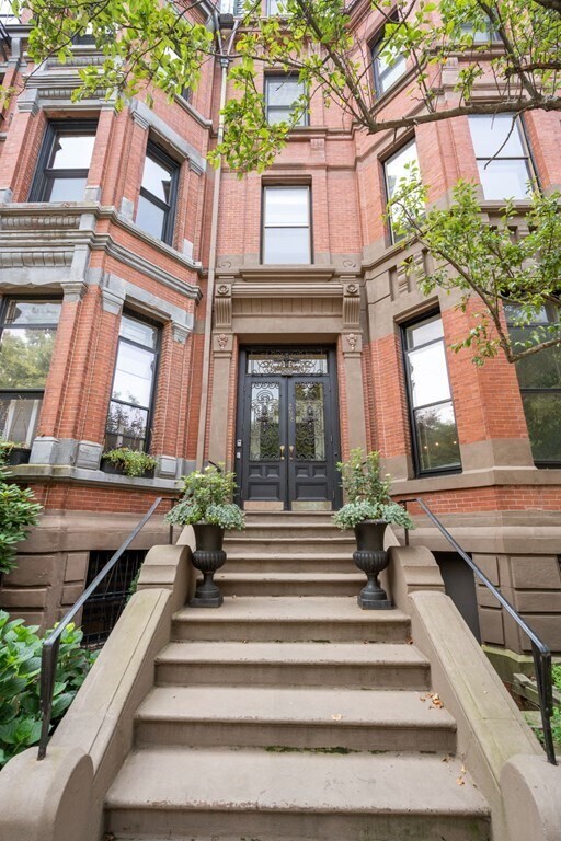 Building Photo - 293 Commonwealth Ave