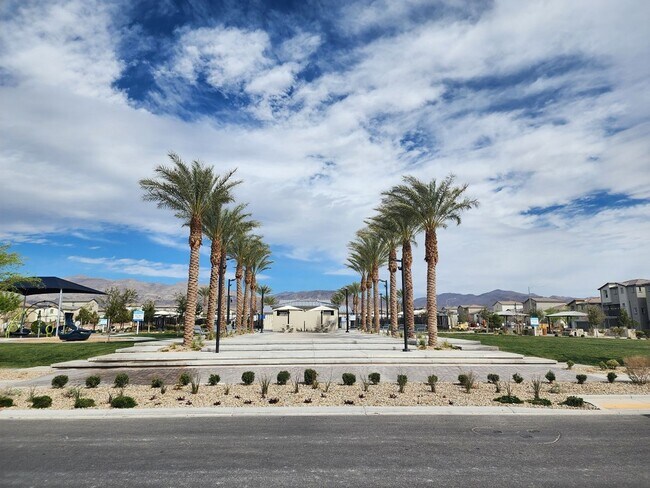 Building Photo - 3 story 3 bed/3 bath townhouse in brand ne...