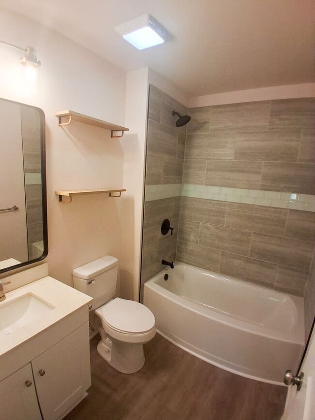 Building Photo - Charming 3 Bedroom, 2 Bath Home with Garag...