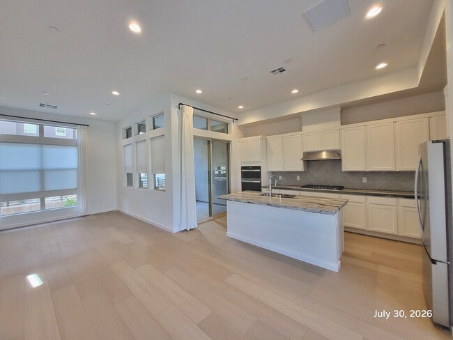 Building Photo - 643 Fortis Creek St